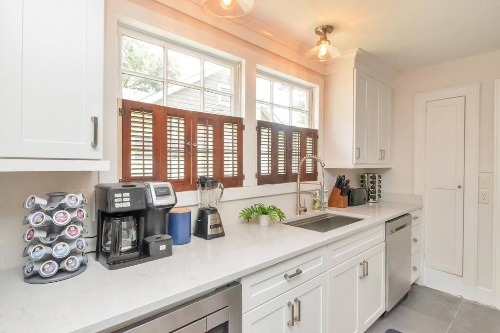 Stylish 3 Bedroom Home Close To Downtown Mobile Buitenkant foto