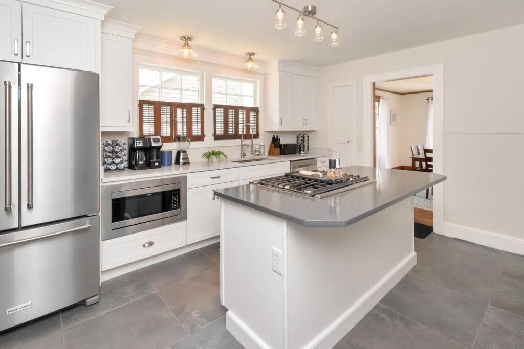 Stylish 3 Bedroom Home Close To Downtown Mobile Buitenkant foto